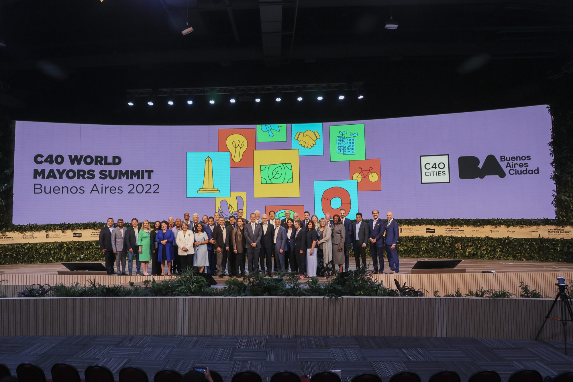 C40 Summit, Buenos Aires, 2022. Mayors group picture.