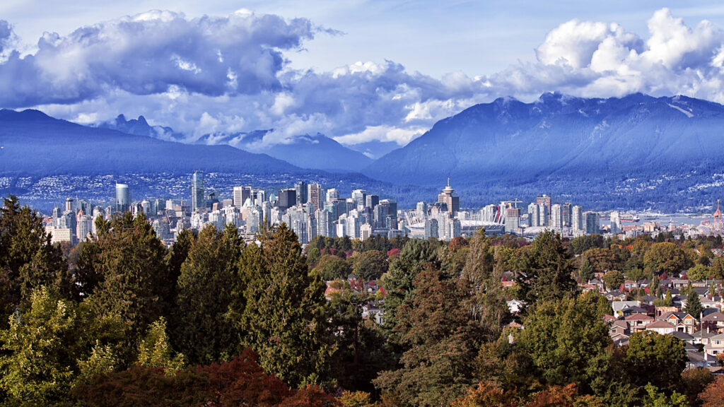 Vue sur la ville de Vancouver depuis le parc Queen Elizabeth en automne, Canada