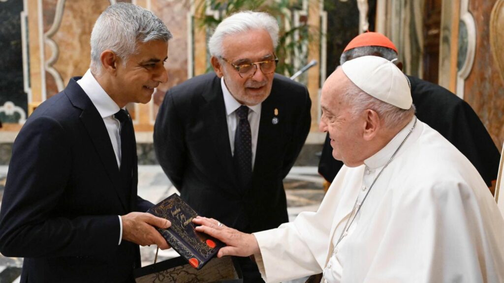 Vatican - C40 Co-Chair Mayor of London Sadiq Khan meets His Holiness Pope Francis during the three-day Vatican summit, “From Climate Crisis to Climate Resilience” (16 May 2024). © Vatican Media