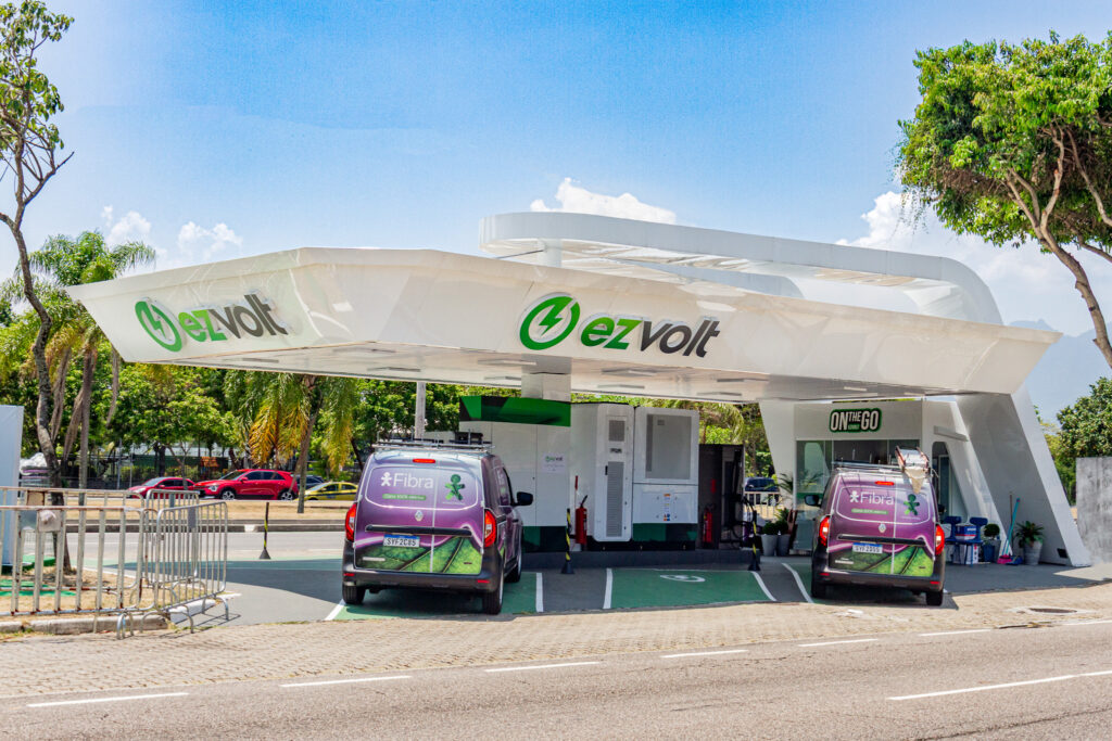 The EZVolt charging hub, located in Barra da Tijuca, Rio de Janeiro. The opening took place on February 15, 2025, with support from the Laneshift initiative and the city’s government. Credit: Marcos Theodoro Fotografia